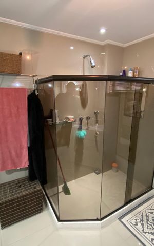 Casa à venda com 513m², 6 quartos e 3 vagas Casa à venda com 513m², 6 quartos e 3 vagasBanheiro Suíte 1