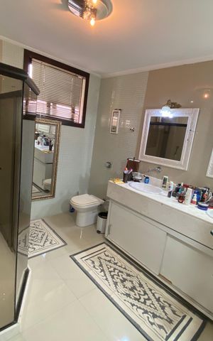 Casa à venda com 513m², 6 quartos e 3 vagas Casa à venda com 513m², 6 quartos e 3 vagasBanheiro Suíte 1