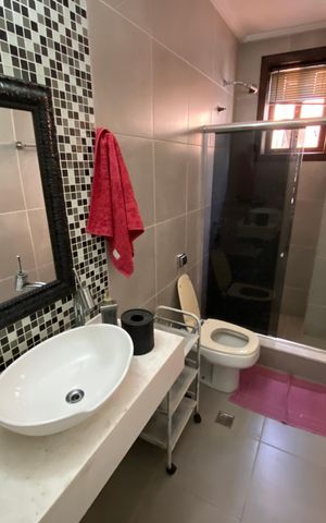 Casa à venda com 513m², 6 quartos e 3 vagas Casa à venda com 513m², 6 quartos e 3 vagasBanheiro Social