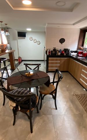 Casa à venda com 513m², 6 quartos e 3 vagas Casa à venda com 513m², 6 quartos e 3 vagasCozinha