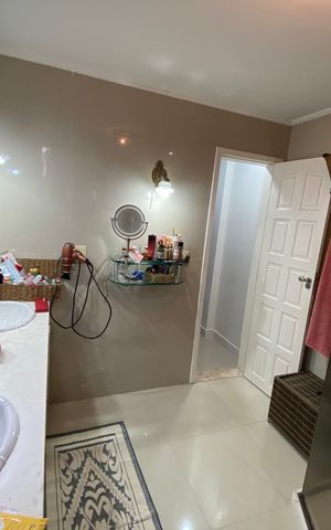 Casa à venda com 513m², 6 quartos e 3 vagas Casa à venda com 513m², 6 quartos e 3 vagasBanheiro Suíte 1