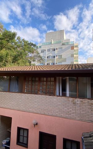Casa à venda com 513m², 6 quartos e 3 vagas Casa à venda com 513m², 6 quartos e 3 vagasSuíte 2