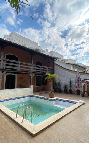 Casa à venda com 513m², 6 quartos e 3 vagas Casa à venda com 513m², 6 quartos e 3 vagasQuintal - Piscina