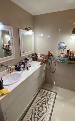Casa à venda com 513m², 6 quartos e 3 vagas Casa à venda com 513m², 6 quartos e 3 vagasBanheiro Suíte 1