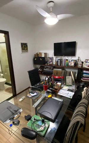 Casa à venda com 513m², 6 quartos e 3 vagas Casa à venda com 513m², 6 quartos e 3 vagasEscritório