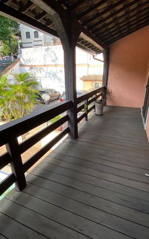 Casa à venda com 513m², 6 quartos e 3 vagas Casa à venda com 513m², 6 quartos e 3 vagasVaranda