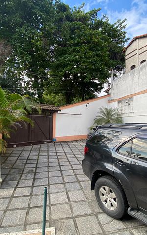 Casa à venda com 513m², 6 quartos e 3 vagas Casa à venda com 513m², 6 quartos e 3 vagasGaragem