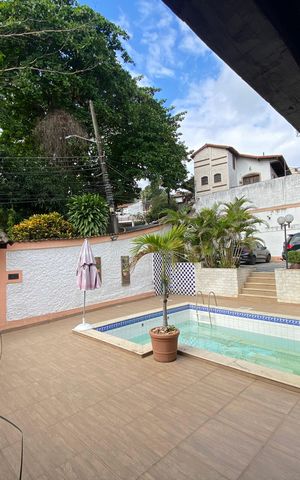 Casa à venda com 513m², 6 quartos e 3 vagas Casa à venda com 513m², 6 quartos e 3 vagasQuintal - Piscina