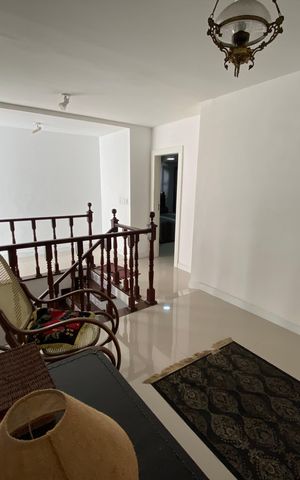 Casa à venda com 513m², 6 quartos e 3 vagas Casa à venda com 513m², 6 quartos e 3 vagasCirculação / Hall