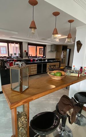 Casa à venda com 513m², 6 quartos e 3 vagas Casa à venda com 513m², 6 quartos e 3 vagasCozinha