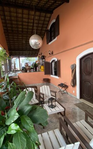 Casa à venda com 513m², 6 quartos e 3 vagas Casa à venda com 513m², 6 quartos e 3 vagasVaranda