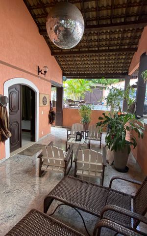 Casa à venda com 513m², 6 quartos e 3 vagas Casa à venda com 513m², 6 quartos e 3 vagasVaranda