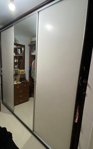 Casa à venda com 513m², 6 quartos e 3 vagas Casa à venda com 513m², 6 quartos e 3 vagasCloset Suíte 1