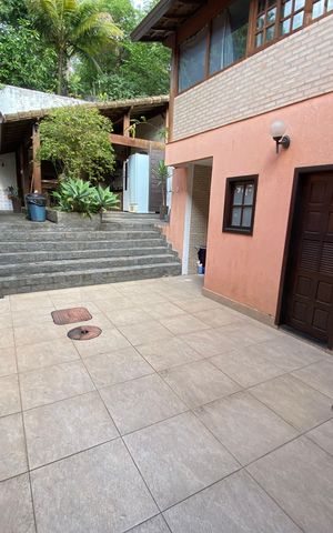 Casa à venda com 513m², 6 quartos e 3 vagas Casa à venda com 513m², 6 quartos e 3 vagasÁrea Gourmet