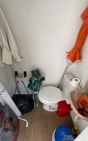Casa à venda com 513m², 6 quartos e 3 vagas Casa à venda com 513m², 6 quartos e 3 vagasBanheiro de Serviço