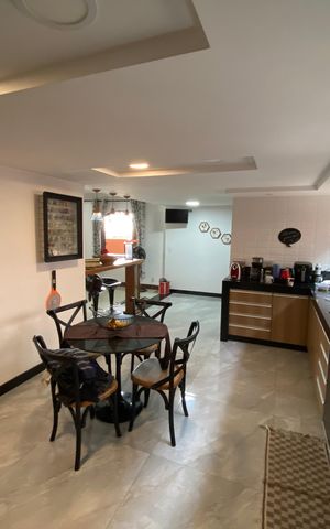 Casa à venda com 513m², 6 quartos e 3 vagas Casa à venda com 513m², 6 quartos e 3 vagasCozinha