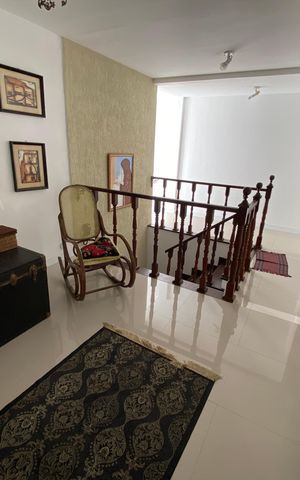 Casa à venda com 513m², 6 quartos e 3 vagas Casa à venda com 513m², 6 quartos e 3 vagasCirculação / Hall