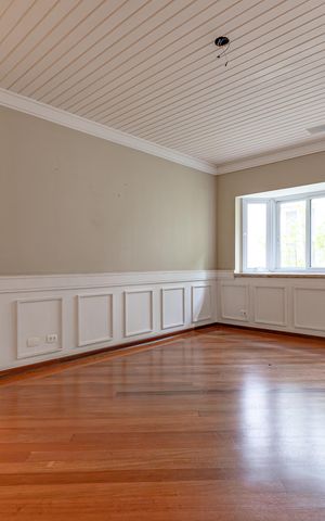 Casa de condomínio à venda com 754m², 4 quartos e 6 vagas Casa de condomínio à venda com 754m², 4 quartos e 6 vagasSala