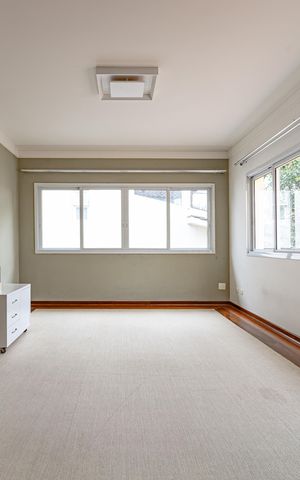 Casa de condomínio à venda com 754m², 4 quartos e 6 vagas Casa de condomínio à venda com 754m², 4 quartos e 6 vagasQuarto 1