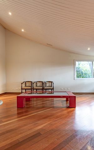 Casa de condomínio à venda com 754m², 4 quartos e 6 vagas Casa de condomínio à venda com 754m², 4 quartos e 6 vagasSala