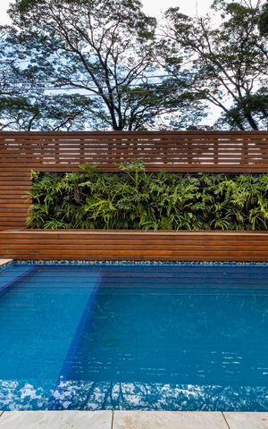 Casa de condomínio à venda com 754m², 4 quartos e 6 vagas Casa de condomínio à venda com 754m², 4 quartos e 6 vagasPiscina