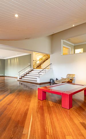 Casa de condomínio à venda com 754m², 4 quartos e 6 vagas Casa de condomínio à venda com 754m², 4 quartos e 6 vagasSala