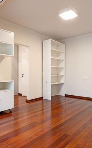 Casa de condomínio à venda com 754m², 4 quartos e 6 vagas Casa de condomínio à venda com 754m², 4 quartos e 6 vagasQuarto 3