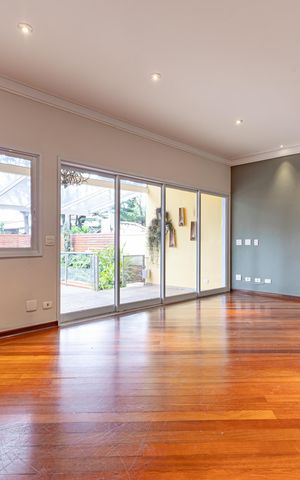 Casa de condomínio à venda com 754m², 4 quartos e 6 vagas Casa de condomínio à venda com 754m², 4 quartos e 6 vagasSala