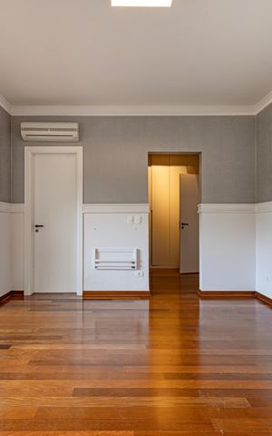 Casa de condomínio à venda com 754m², 4 quartos e 6 vagas Casa de condomínio à venda com 754m², 4 quartos e 6 vagasQuarto 2