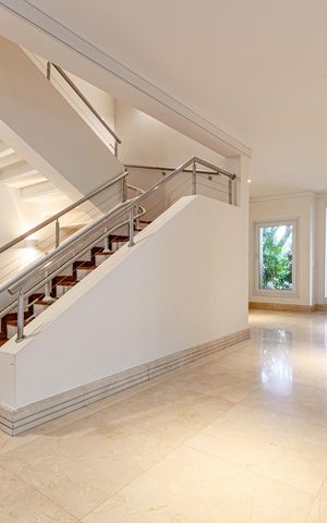 Casa de condomínio à venda com 754m², 4 quartos e 6 vagas Casa de condomínio à venda com 754m², 4 quartos e 6 vagasSala
