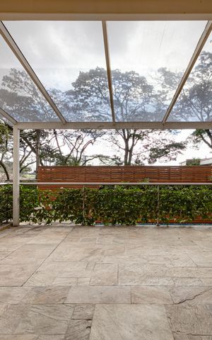 Casa de condomínio à venda com 754m², 4 quartos e 6 vagas Casa de condomínio à venda com 754m², 4 quartos e 6 vagasÁrea Externa