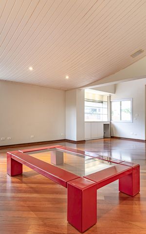 Casa de condomínio à venda com 754m², 4 quartos e 6 vagas Casa de condomínio à venda com 754m², 4 quartos e 6 vagasSala