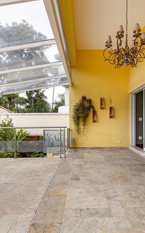 Casa de condomínio à venda com 754m², 4 quartos e 6 vagas Casa de condomínio à venda com 754m², 4 quartos e 6 vagasÁrea Externa