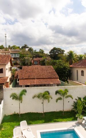 Casa à venda com 240m², 4 quartos e 2 vagas Casa à venda com 240m², 4 quartos e 2 vagasVista
