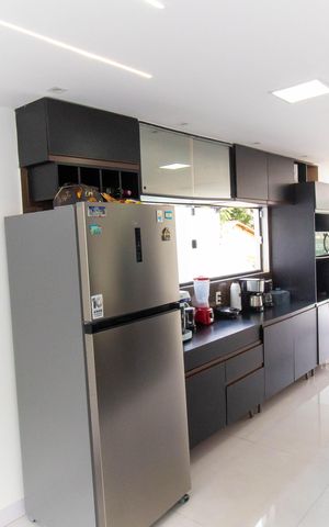 Casa à venda com 240m², 4 quartos e 2 vagas Casa à venda com 240m², 4 quartos e 2 vagasSala