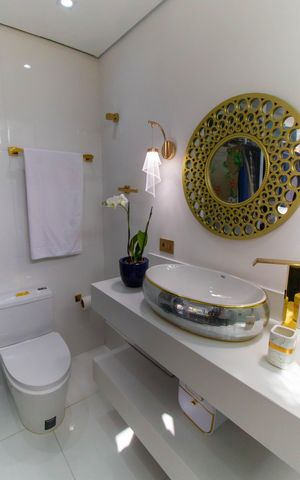 Casa à venda com 240m², 4 quartos e 2 vagas Casa à venda com 240m², 4 quartos e 2 vagasBanheiro