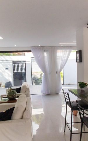 Casa à venda com 240m², 4 quartos e 2 vagas Casa à venda com 240m², 4 quartos e 2 vagasSala