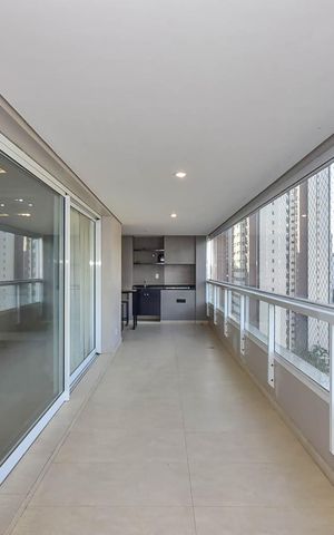 Apartamento para alugar com 212m², 3 quartos e 3 vagas Apartamento para alugar com 212m², 3 quartos e 3 vagasVaranda