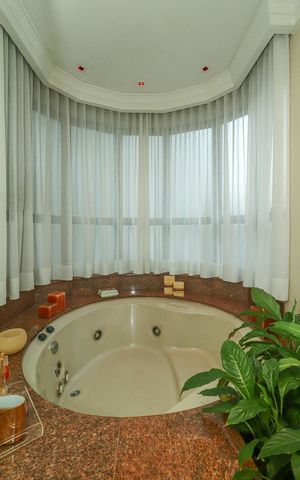 Apartamento à venda com 304m², 3 quartos e 4 vagasBanheiro Suíte master