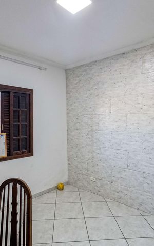 Casa à venda com 111m², 5 quartos e 3 vagas Casa à venda com 111m², 5 quartos e 3 vagasEscritório