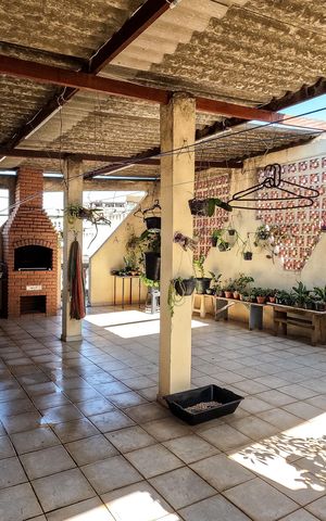 Casa à venda com 111m², 5 quartos e 3 vagas Casa à venda com 111m², 5 quartos e 3 vagasChurrasqueira