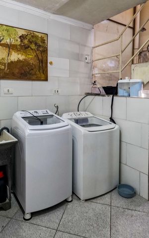 Casa à venda com 111m², 5 quartos e 3 vagas Casa à venda com 111m², 5 quartos e 3 vagasÁrea de Serviço 2