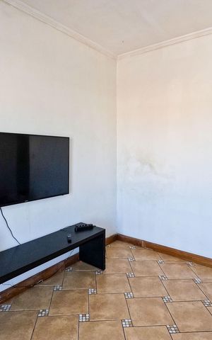 Casa à venda com 111m², 5 quartos e 3 vagas Casa à venda com 111m², 5 quartos e 3 vagasSala 2