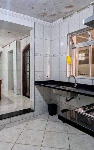 Casa à venda com 111m², 5 quartos e 3 vagas Casa à venda com 111m², 5 quartos e 3 vagasCozinha 1