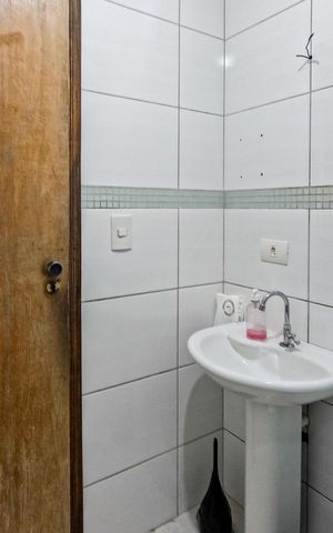Casa à venda com 111m², 5 quartos e 3 vagas Casa à venda com 111m², 5 quartos e 3 vagasBanheiro Social 1