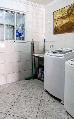 Casa à venda com 111m², 5 quartos e 3 vagas Casa à venda com 111m², 5 quartos e 3 vagasÁrea de Serviço 2