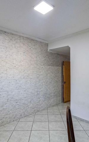 Casa à venda com 111m², 5 quartos e 3 vagas Casa à venda com 111m², 5 quartos e 3 vagasEscritório