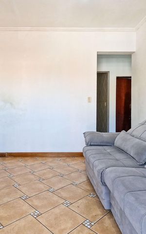 Casa à venda com 111m², 5 quartos e 3 vagas Casa à venda com 111m², 5 quartos e 3 vagasSala 2