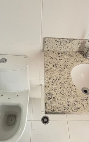 Apartamento à venda com 60m², 2 quartos e 2 vagas Apartamento à venda com 60m², 2 quartos e 2 vagasBanheiro