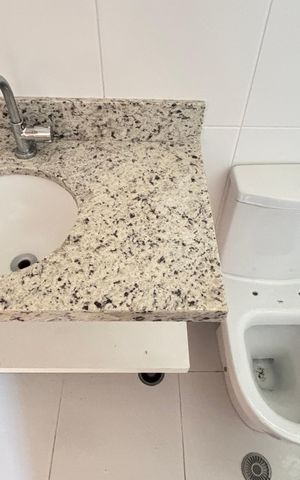 Apartamento à venda com 60m², 2 quartos e 2 vagas Apartamento à venda com 60m², 2 quartos e 2 vagasBanheiro da Suíte